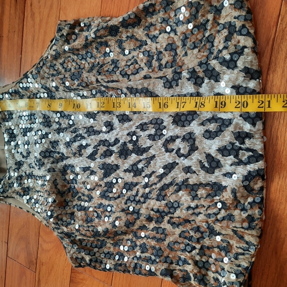 Vintage cheetah print sequence top - Picture 3 of 10